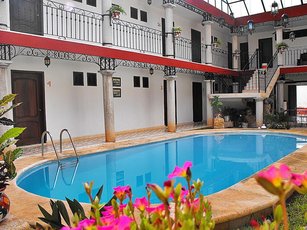 La Aurora Hotel Colonial Valladolid  Exteriör bild